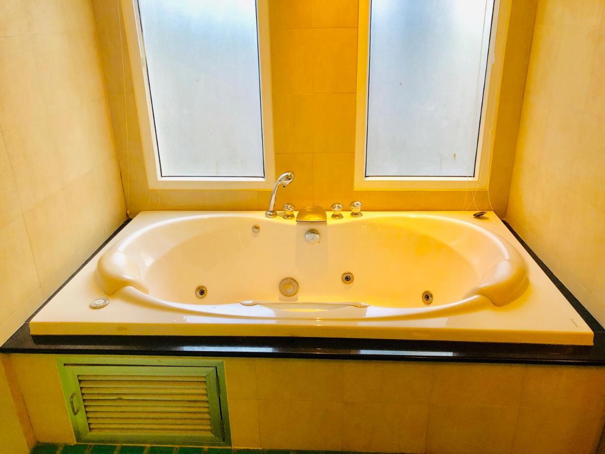 Karon Pool Villa 卡伦3卧泳池别墅 Bagian luar foto